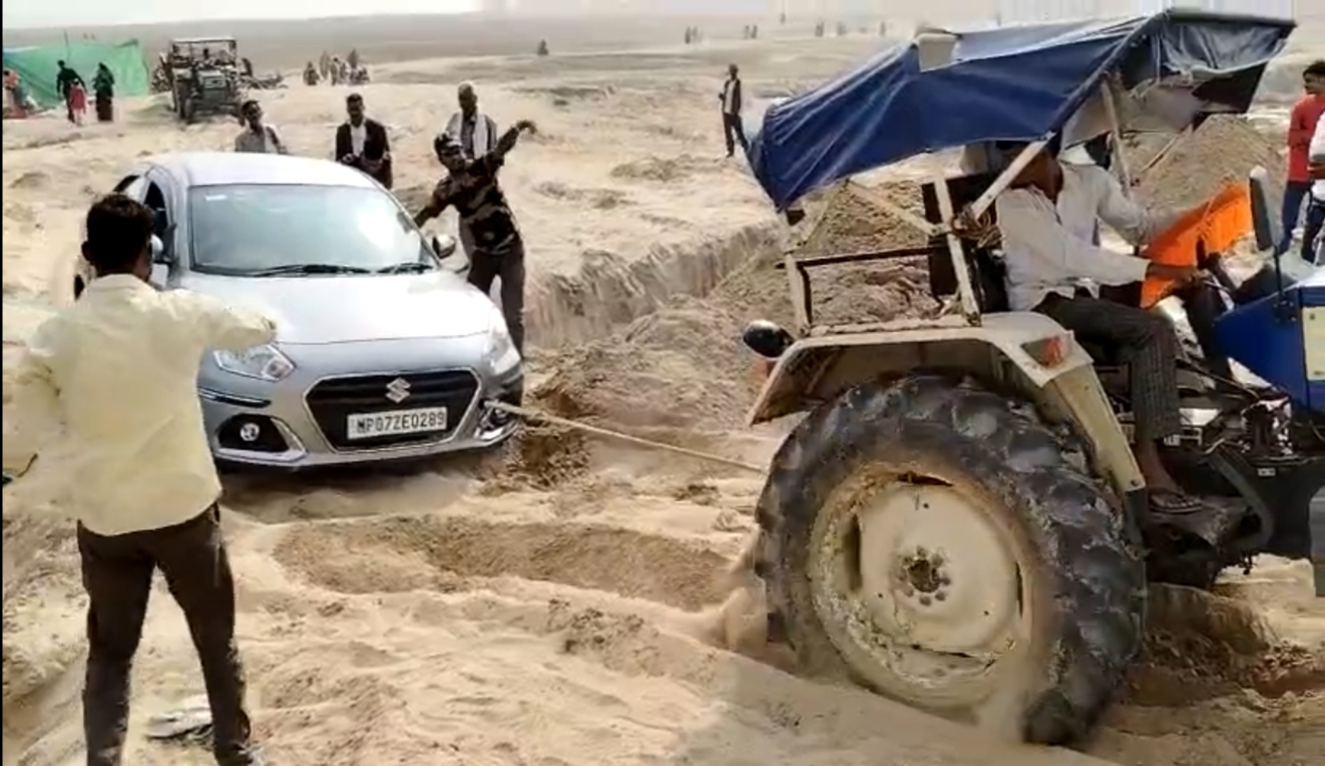 vehicles getting stuck in sand MP News