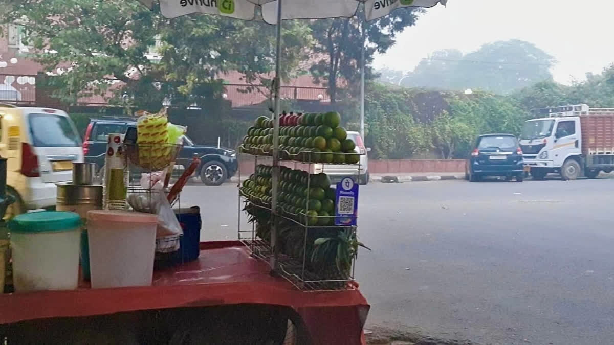 As people stay indoors amid worsening air pollution in Delhi-NCR, reduced foot traffic significantly affects street vendors and small businesses, Reports Surabhi Gupta.