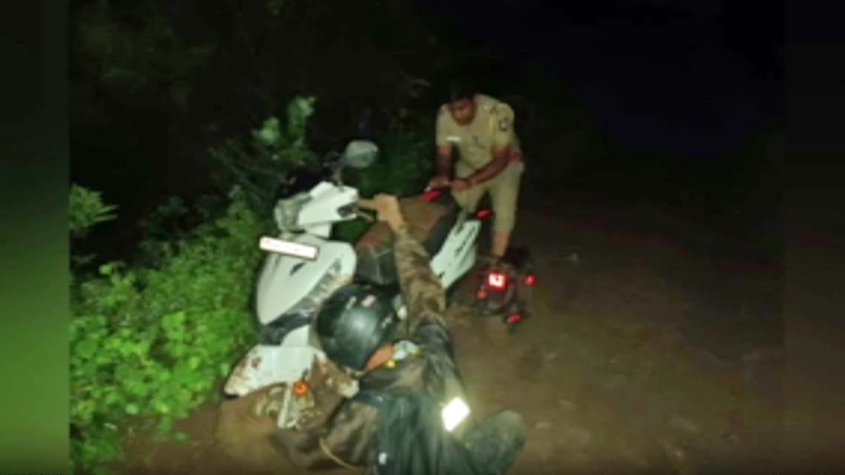 Karnataka Ayyappa devotee Gets stuck in mud while using Google Maps Tamil nadu Police rescue