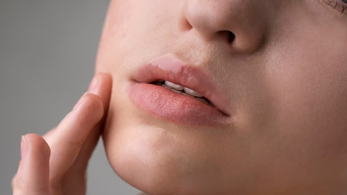 CHAPPED LIPS CARE  WINTER LIPS CARE TIPS  ചുണ്ടുകൾ വരണ്ടു പൊട്ടാതെ തടയാം  EASIEST WAYS TO TREAT CHAPPED LIPS