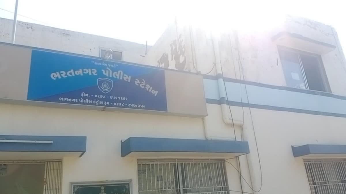 gujarat police arrested stepmother for torturing 8 year old girl in bhavnagar