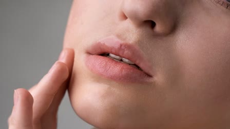 CHAPPED LIPS CARE  WINTER LIPS CARE TIPS  ചുണ്ടുകൾ വരണ്ടു പൊട്ടാതെ തടയാം  EASIEST WAYS TO TREAT CHAPPED LIPS