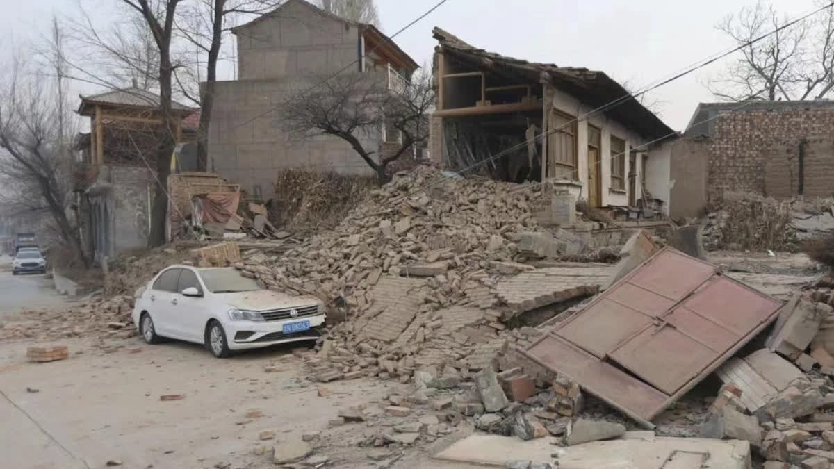 Midnight earthquake kills 111 in China  earthquake struck  earthquake damaged houses  ಚೀನಾದಲ್ಲಿ ಪ್ರಬಲ ಭೂಕಂಪ  ನೆಲಕ್ಕುರುಳಿದ ಕಟ್ಟಡಗಳು  111 ಜನ ಸಾವು  ನೂರಾರು ಮಂದಿಗೆ ಗಾಯ  ಚೀನಾದಲ್ಲಿ ಪ್ರಬಲ ಭೂಕಂಪ  ಸೋಮವಾರ ರಾತ್ರಿ ಸಂಭವಿಸಿದ ಭೂಕಂಪ  ಚೀನಾದ ಗನ್ಸು ಪ್ರಾಂತ್ಯದಲ್ಲಿ ಪ್ರಬಲ ಭೂಕಂಪ  ಭೂಕಂಪದ ತೀವ್ರತೆ  ರಿಕ್ಟರ್ ಮಾಪಕ