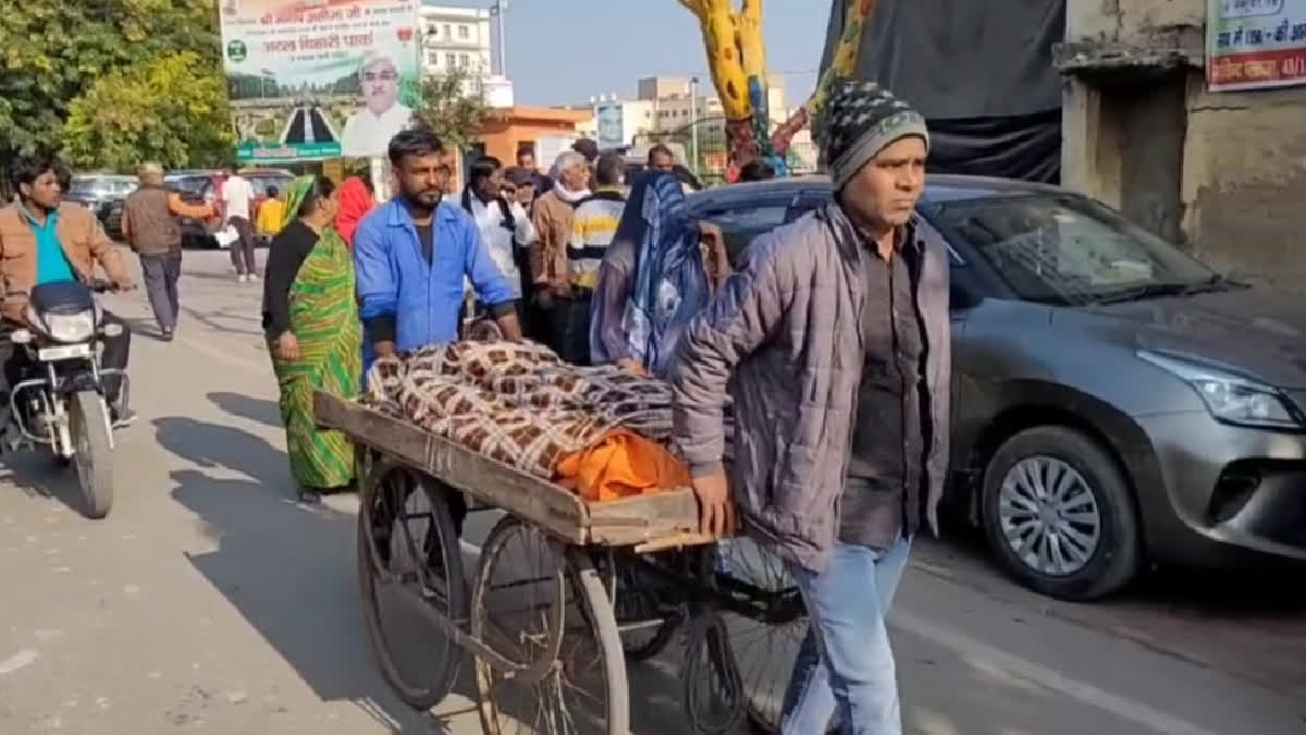 UP family forced to ferry body on hand cart due to lack of hearse