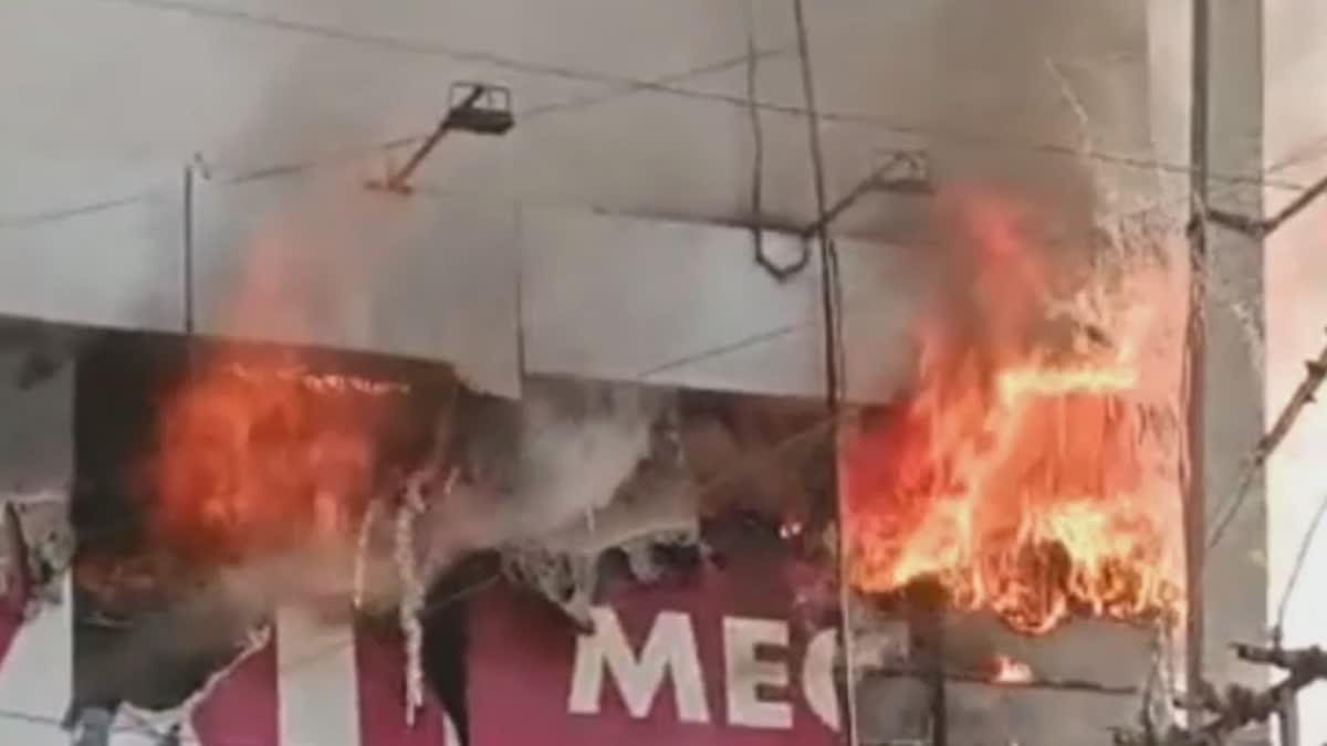 Massive Fire in Gurugram Shopping Mart Fire Department on Spot Badshahpur Haryana News