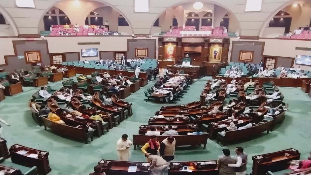 Congress accuses BJP of removing Nehrus picture from Madhya Pradesh assembly