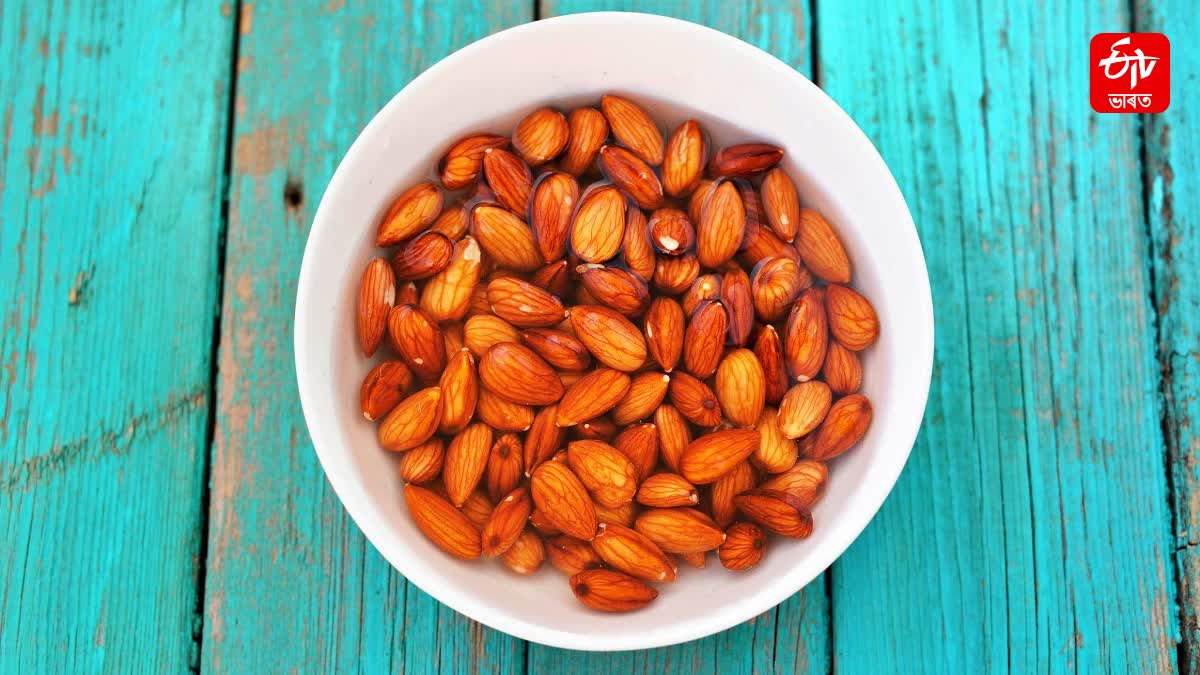 You might not know these 5 unique benefits of eating soaked almonds