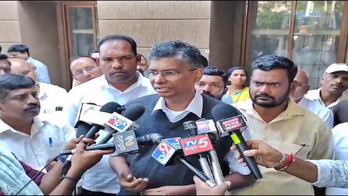 Minister Satish Jarkiholi spoke to the media.