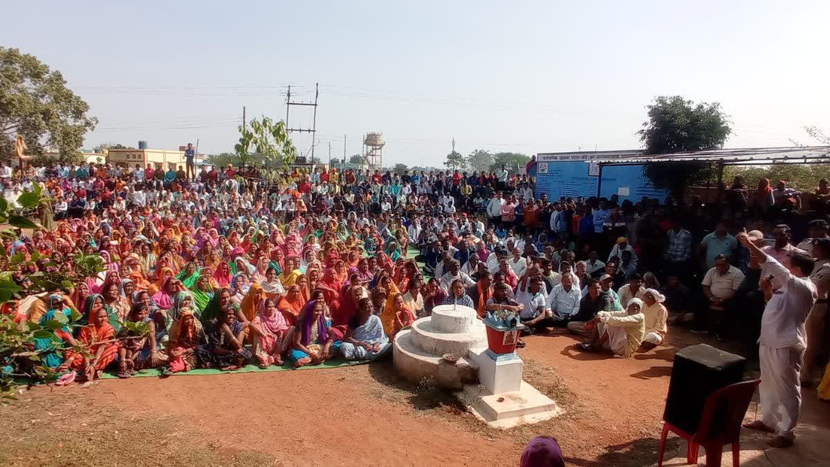 Road Jam Of Villagers In Bhatgaon