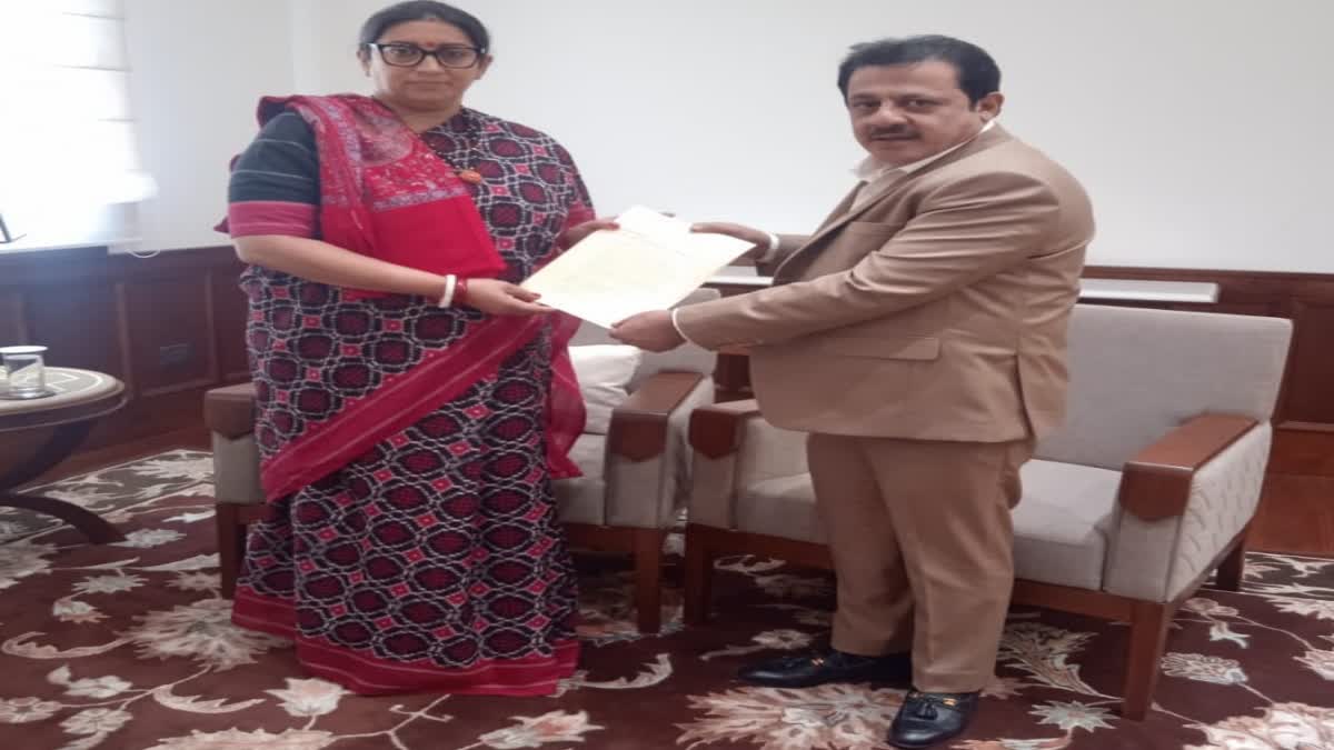 Union Minister Smriti Irani met Minister Jamir Ahmed