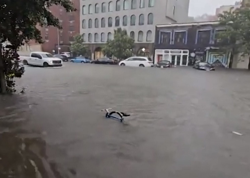 Powerful storm batters US, 3 people dead