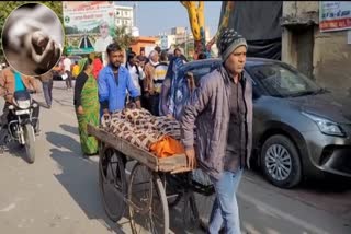 Man Carries Wife Dead Body On Cart Vehicle In UP Firozabad District