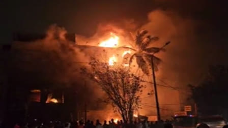 Bengaluru: Fire erupts in two clothing shops, cloth worth crores severely burnt, no casualty reported