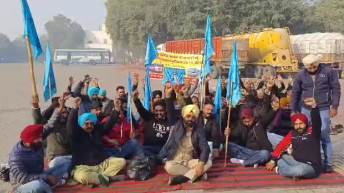 PRTC employees protest against state government in Barnala for their demands