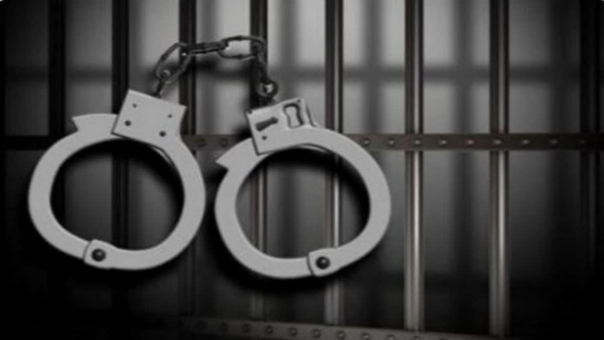 delhi police arrest three cheaters