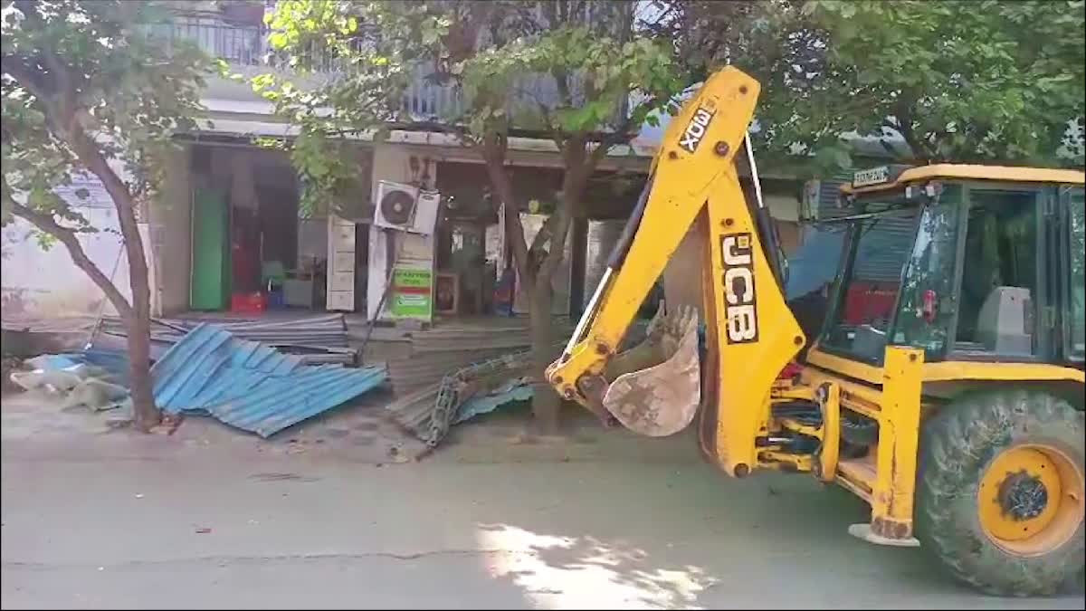 Hydra Demolitions in Alkapuri Anuhar Morning Raga Apartments