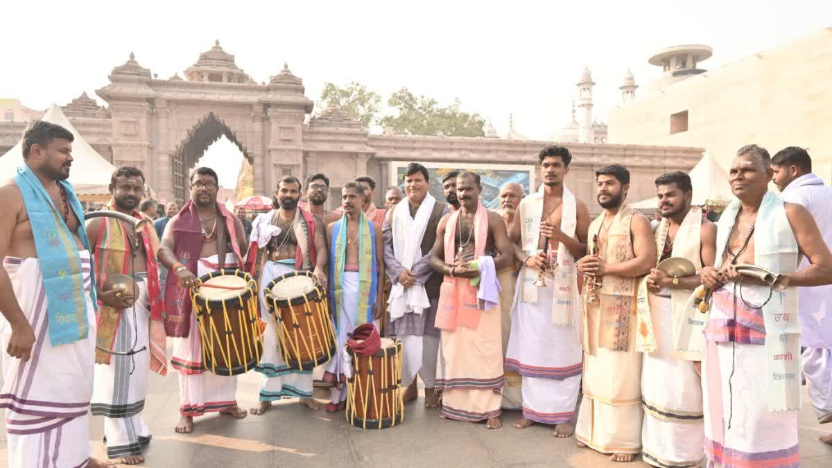 काशी विश्वनाथ धाम में केरल के कलाकारों ने दी प्रस्तुति.