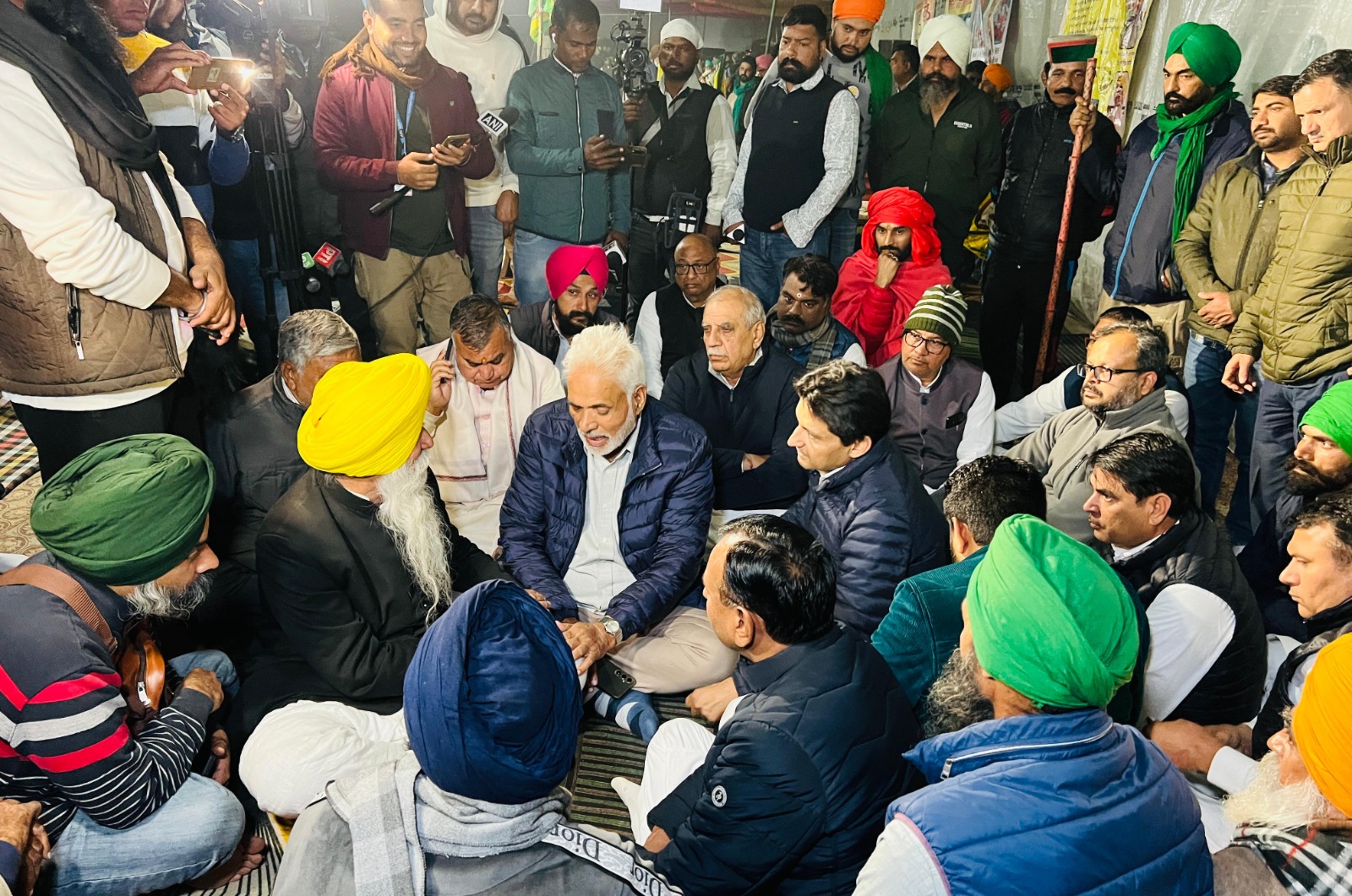 Farmer leader Jagjit Singh Dallewal health is serious Congress MP Deependra Singh Hooda came to see him