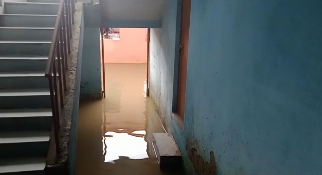 Flood water entered Gopalpur police station