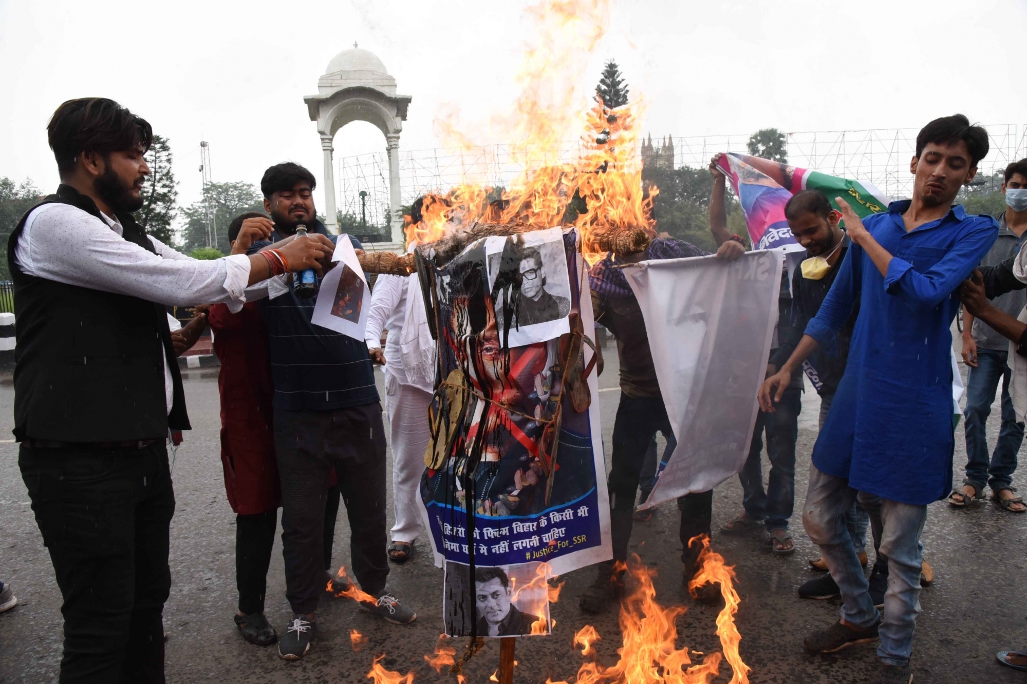 student-leaders-burn-salman-kjo-effigies