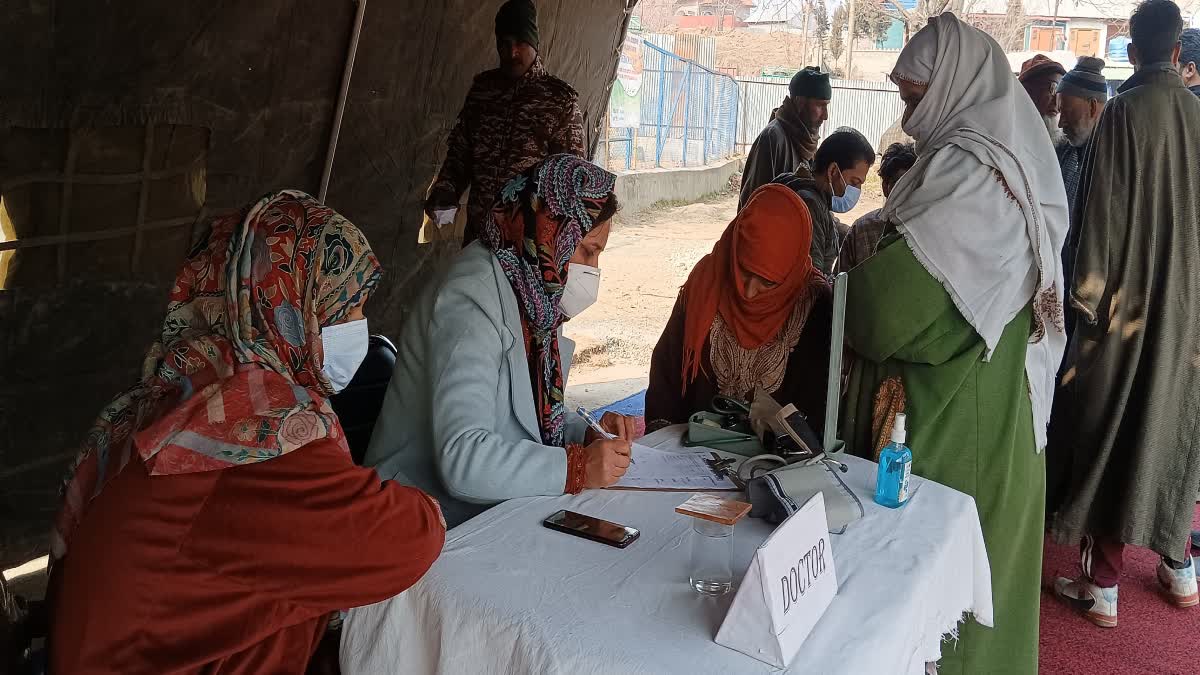 free-medical-camp-organised-by-crpf-in-pulwama