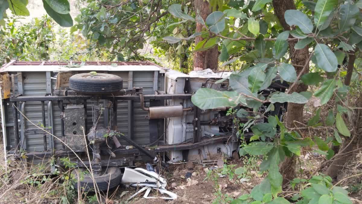 Pickup overturned in Gaurela