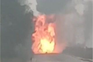 Explosion in a vehicle filled with 50 cylinders in Gonda, people jumped 100 feet in the air VIDEO