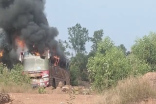 BUS FIRE ACCIDENT KOZHIKODE  Tourist Bus Caught Fire  ടൂറിസ്റ്റ് ബസിന് തീപിടിച്ചു  നിർത്തിയിട്ട ബസിന് തീപിടിച്ചു