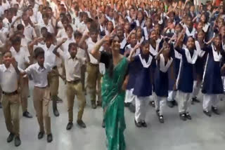 Ayodhya consecration: Teacher's dance with students to Ram Dhun in Nagpur