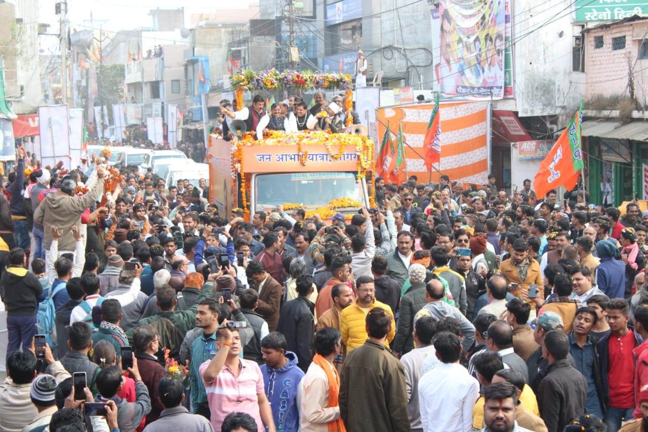 Crowd in public gratitude march