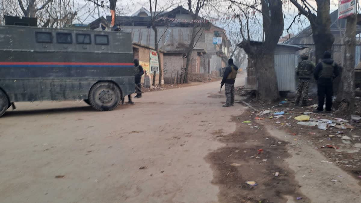 ENCOUNTER IN SOPORE  ZALOORA FOREST RANGE  JAMMU KASHMIR POLICE  REINFORCEMENTS