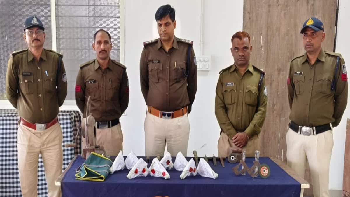 BARWANI ARMS SMUGGLER ARRESTED