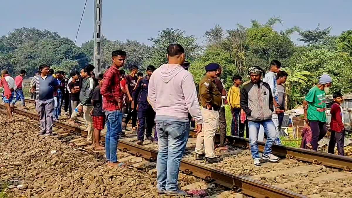 MEN DEAD BY RUN OVER BY TRAIN