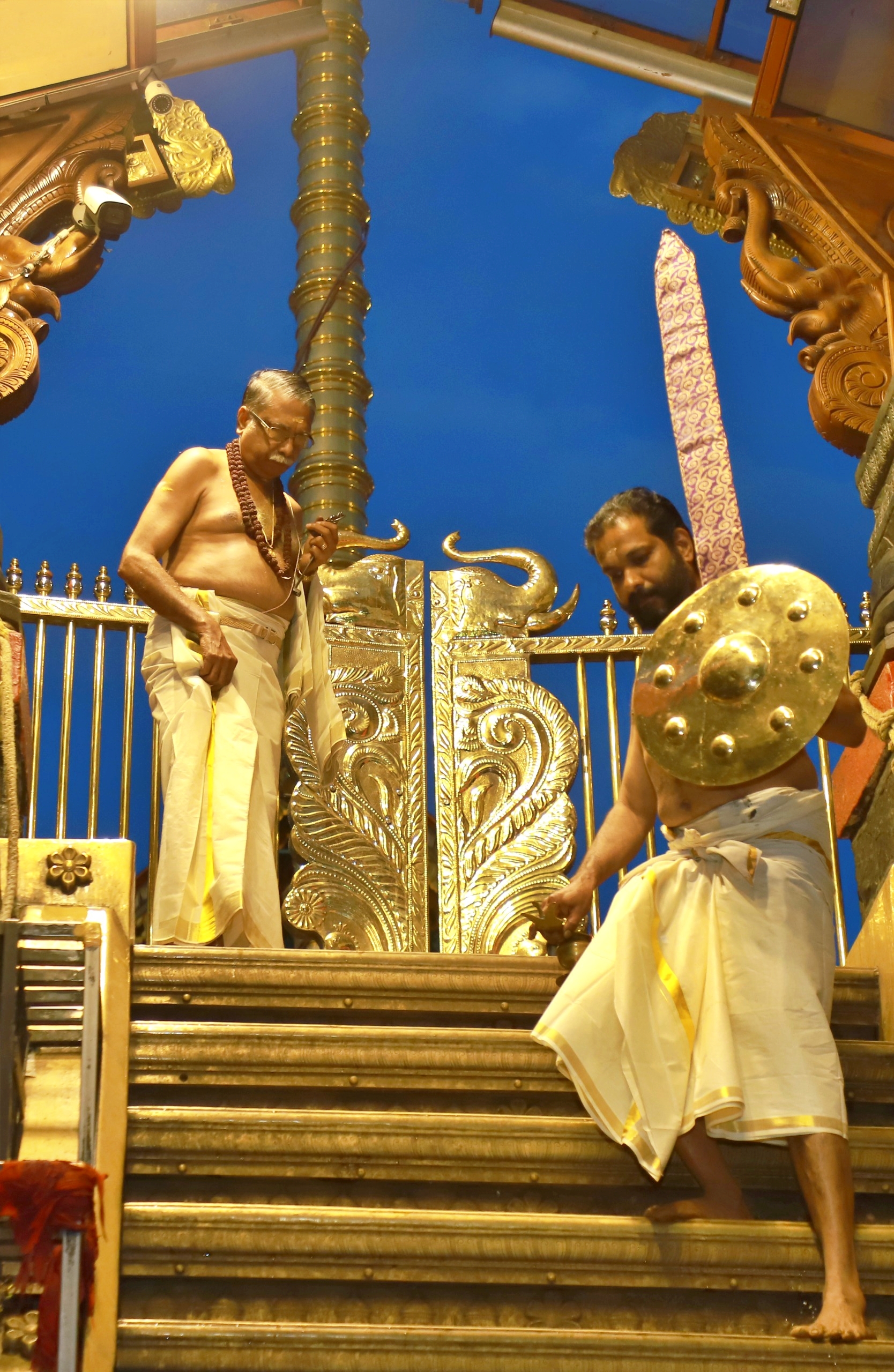 ശബരിമല നട അടച്ചു  MANDALA MAKARAVILAKKU POOJA ends  sabarimala updates  SABARIMALA pilgrimage news