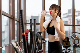 Should you drink water immediately after a workout or not? Know how much water is right to drink before the gym