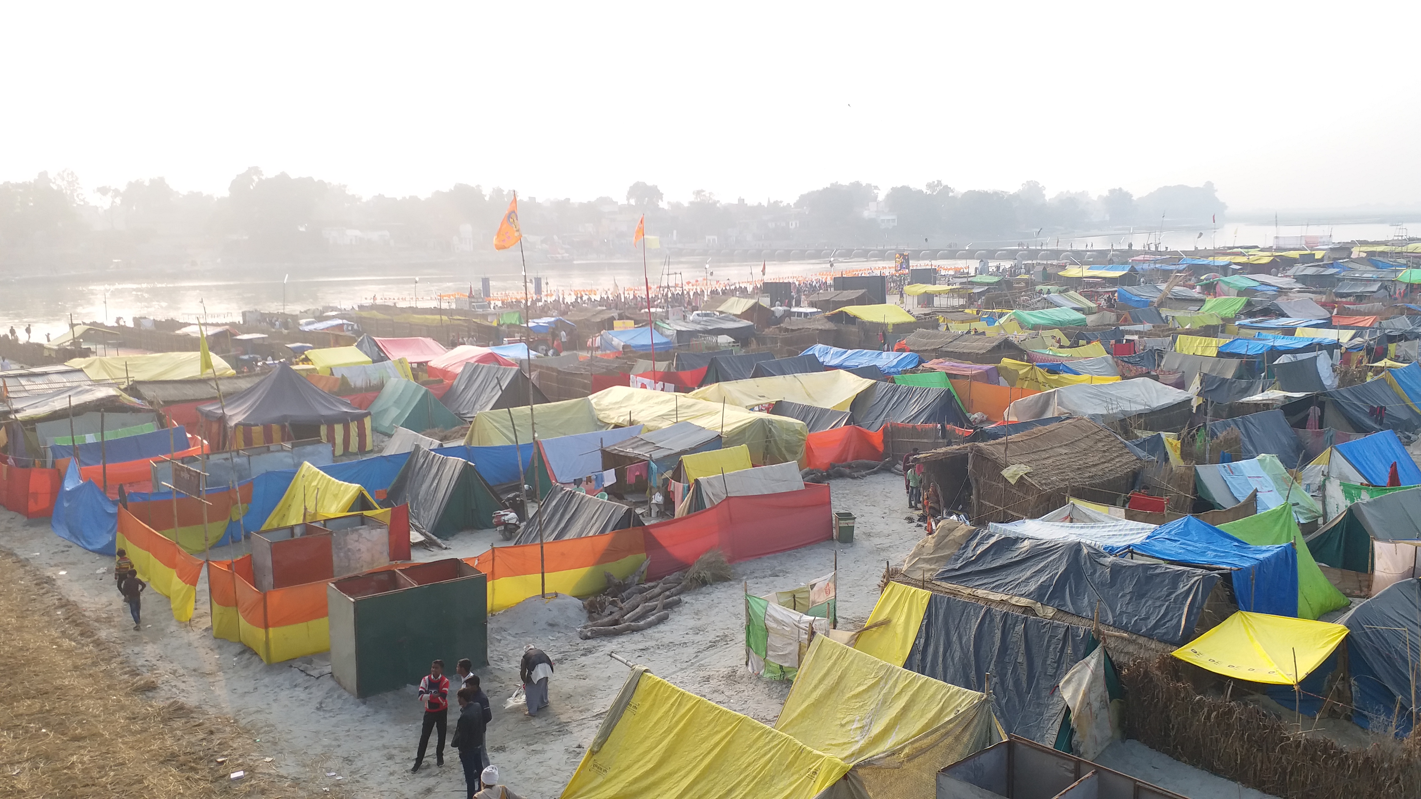 up farrukhabad mini mahakumbh 2025 mela ramnagariya roasted potatoes traded.