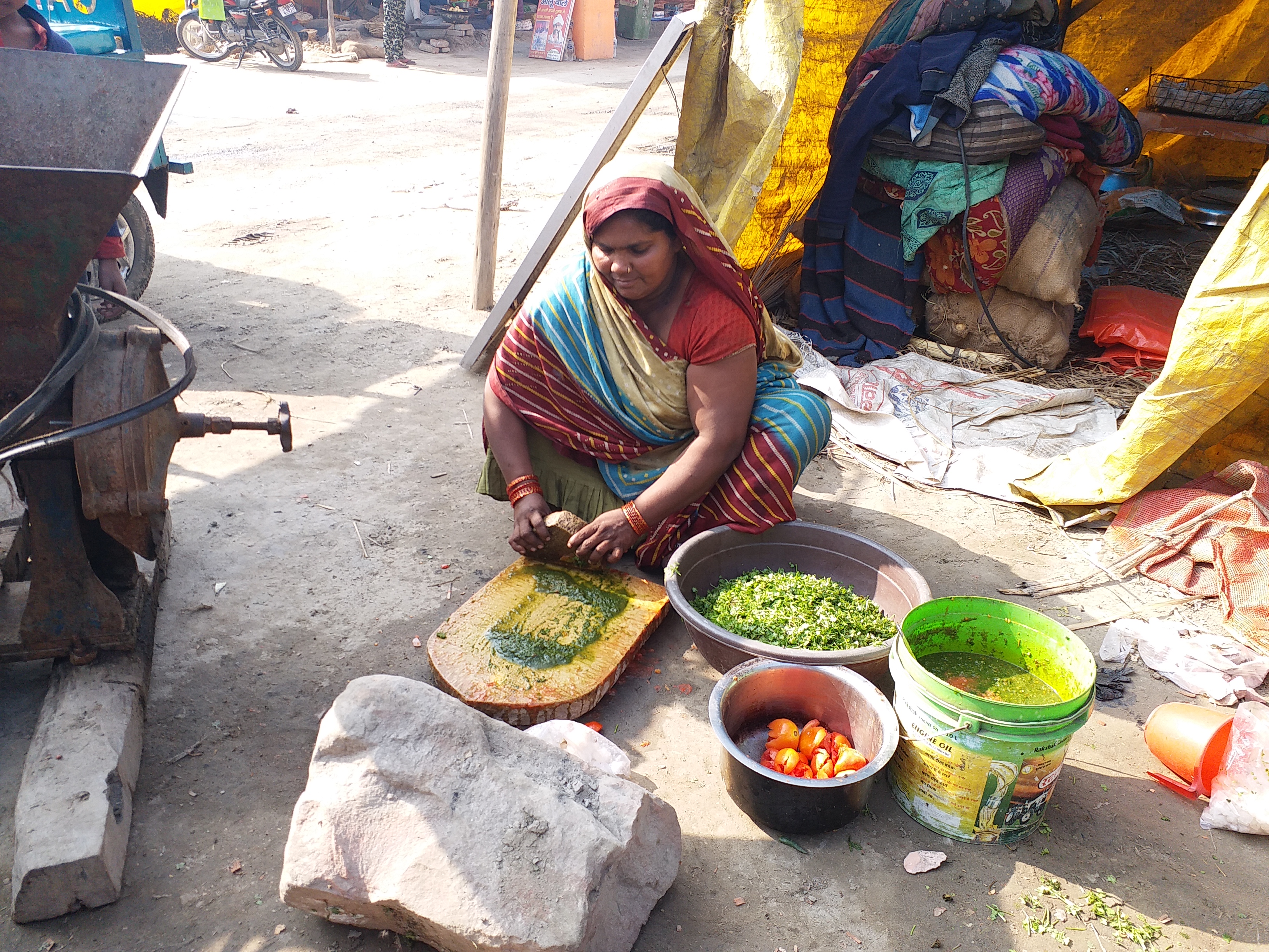 up farrukhabad mini mahakumbh 2025 mela ramnagariya roasted potatoes traded.