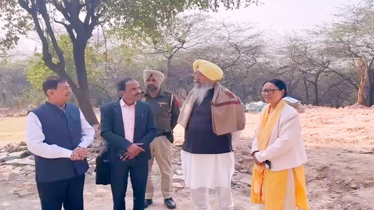 The Chairman of the National Minority Commission along with the delegation visited the Ashiq Allah Dargah of Mehrauli