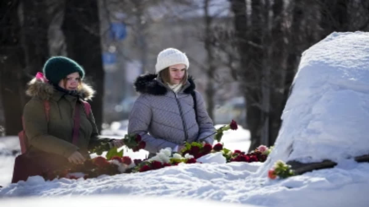 Navalny's Mother Appeals to Putin to Release Her Son's Body so She Can Bury Him with Dignity