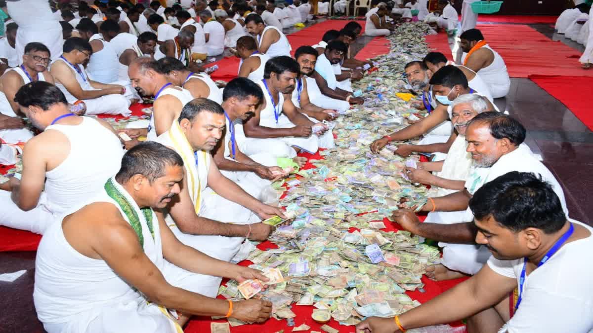 Devotees Rush at Vemulawada Baddi Pochamma