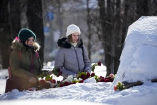 Navalny's Mother Appeals to Putin to Release Her Son's Body so She Can Bury Him with Dignity