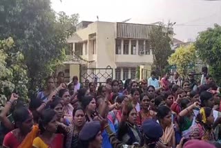 Jal Sahiya protest outside Circuit House in presence of CM Champai Soren in Giridih