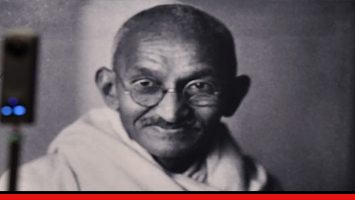 MAHATMA GANDHI PIC CONTROVERSY