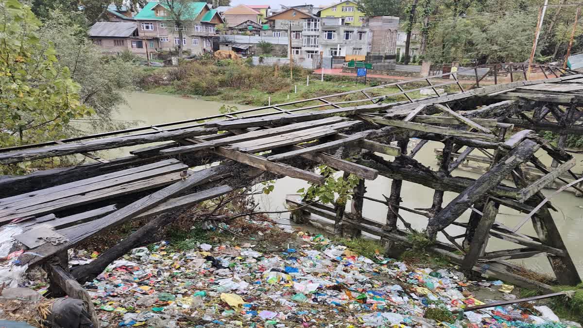 IAS Officer Among Four Face Complaint Over ‘Failure To Curb Pollution’ In Kashmir River