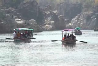 MAHAKUMBH DEVOTEES AT BHEDAGHAT