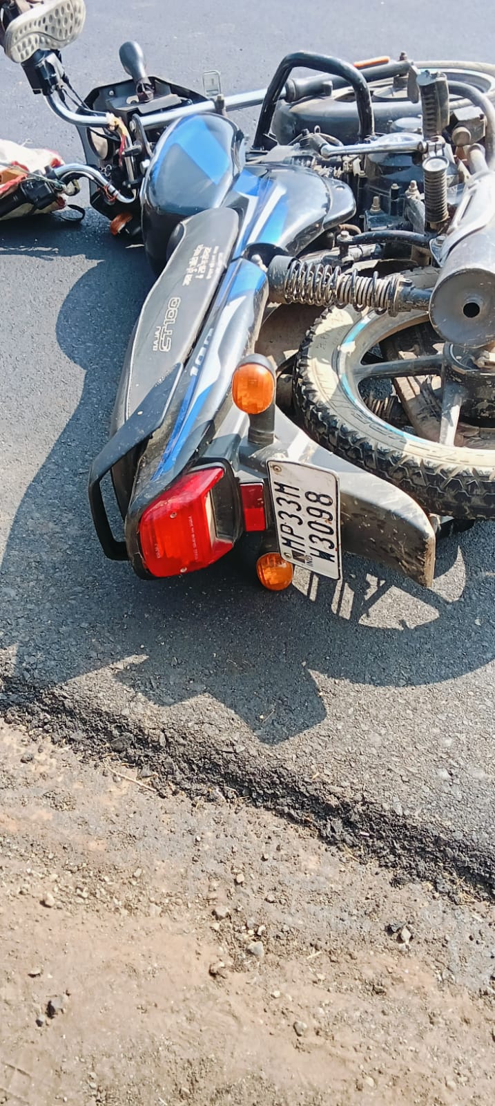 Truck hits bike in Shivpuri