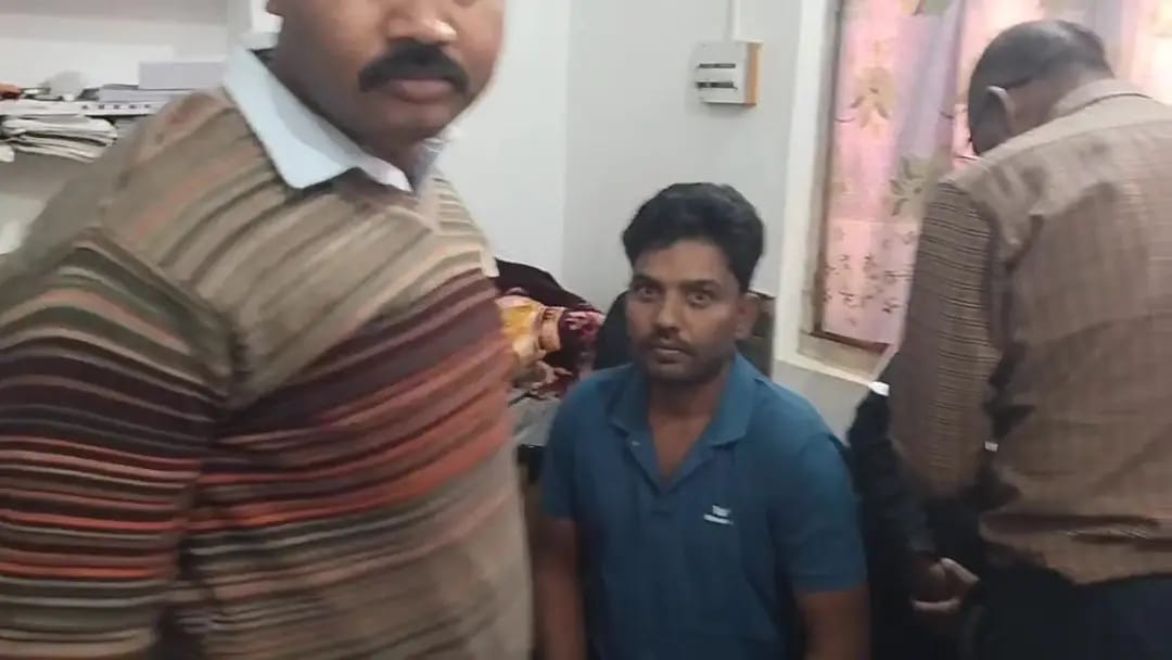 Shivpuri Patwari arrest