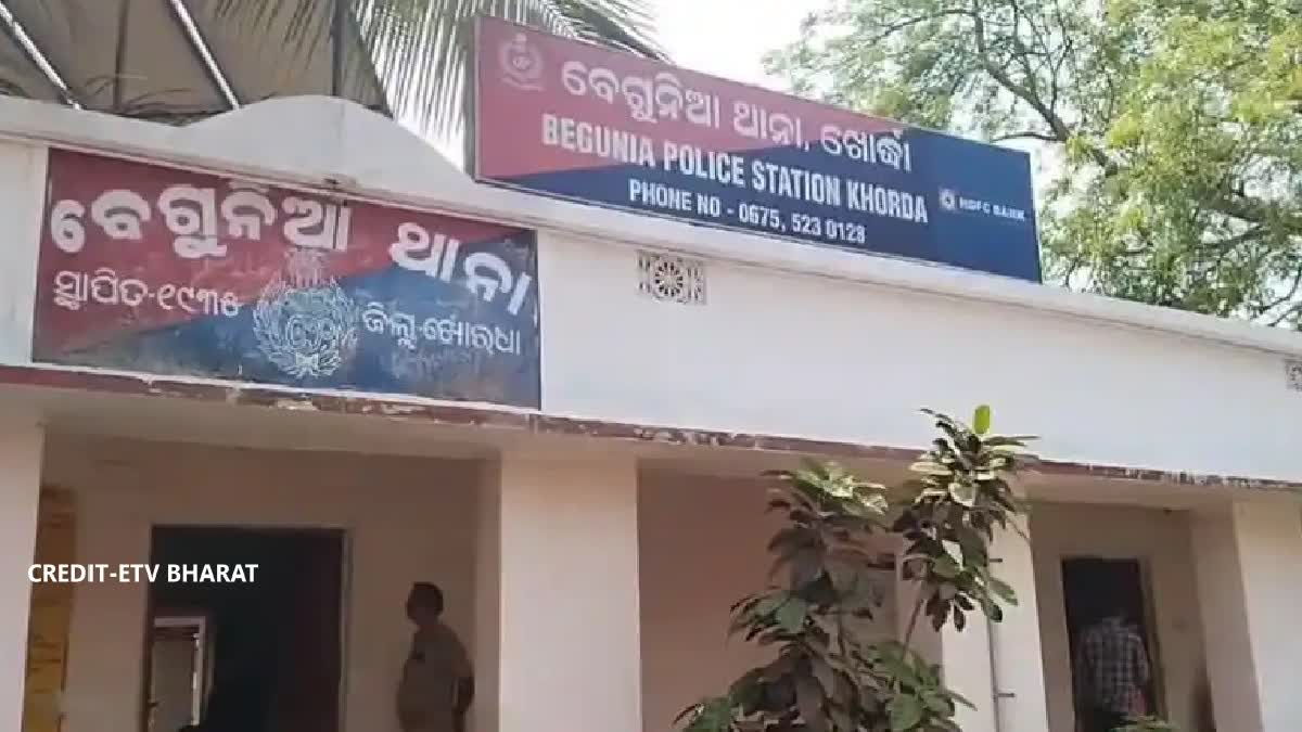 locals protest outside Begunia police station