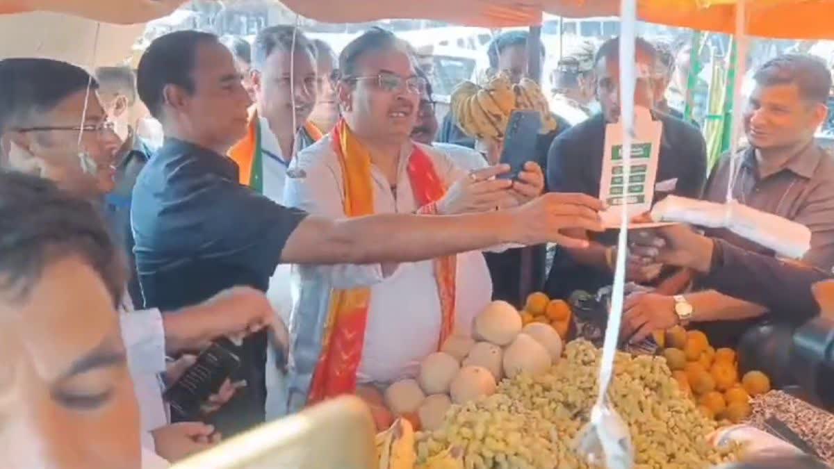 CM Bhajanlal at Fruit Cart