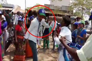 Volunteers_Dancing_in_Election_Campaign